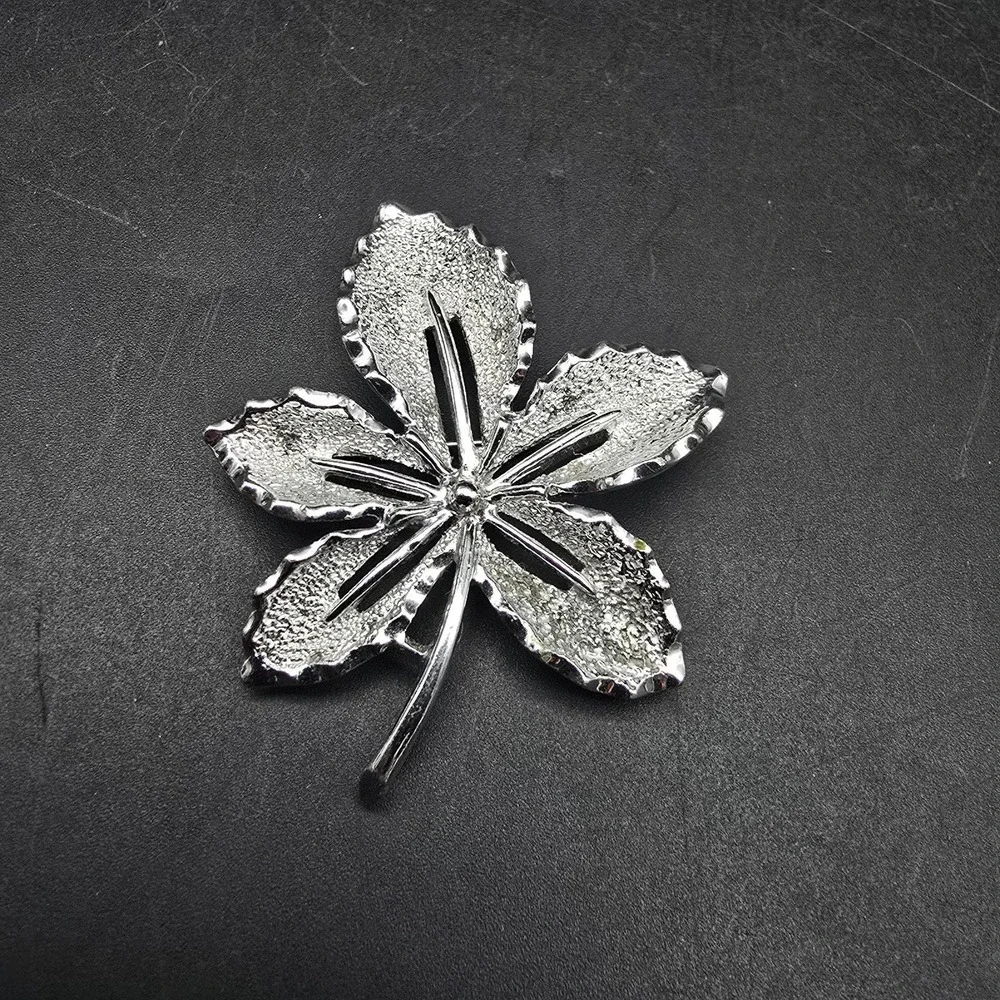 Sarah Coventry Silver Tone Leaf Brooch Vintage Fall Winter Costume Jewelry